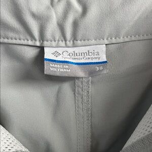 Columbia Men’s Grey Cargo Shorts
